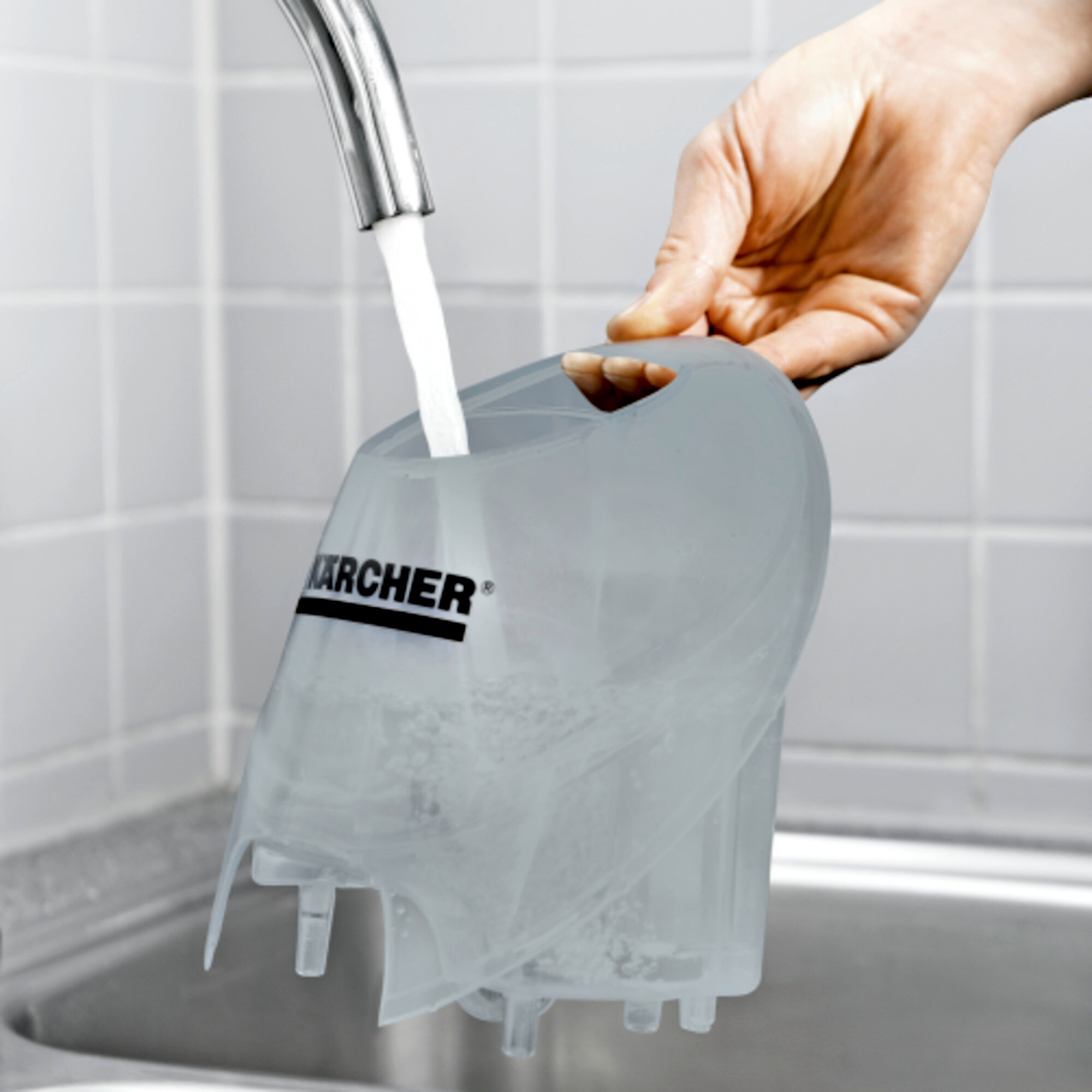 Пароочиститель SC 4 EasyFix Premium Iron: Съемный бачок для доливки воды